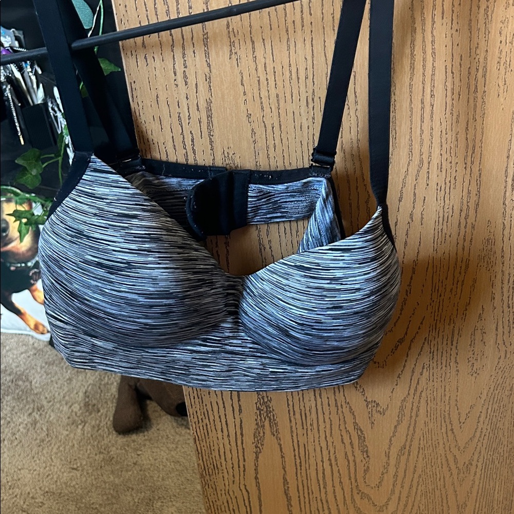 No Boundaries Black and Gray Patterned Bra